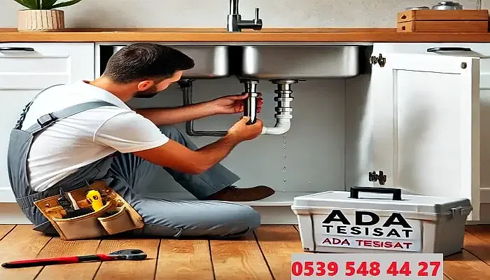 Batıkent'te mutfakta su kaçağı tamiri yapan profesyonel tesisatçı, ADA Tesisat ekibi tarafından yapılan daire içi musluk onarımı hizmeti. Hızlı ve garantili Batıkent tesisatçı hizmeti arayanlar için çözüm sağlayan usta.